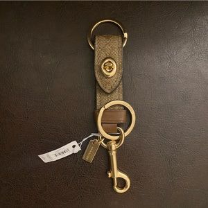 ✨NWT Coach Trigger Snap Bag Charm keychain with gold color & monogram pattern✨